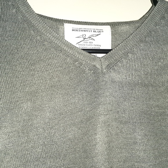 Northwest Men's Blue Bird V-Neck Sweater Size S-XL - Picture 2 of 2